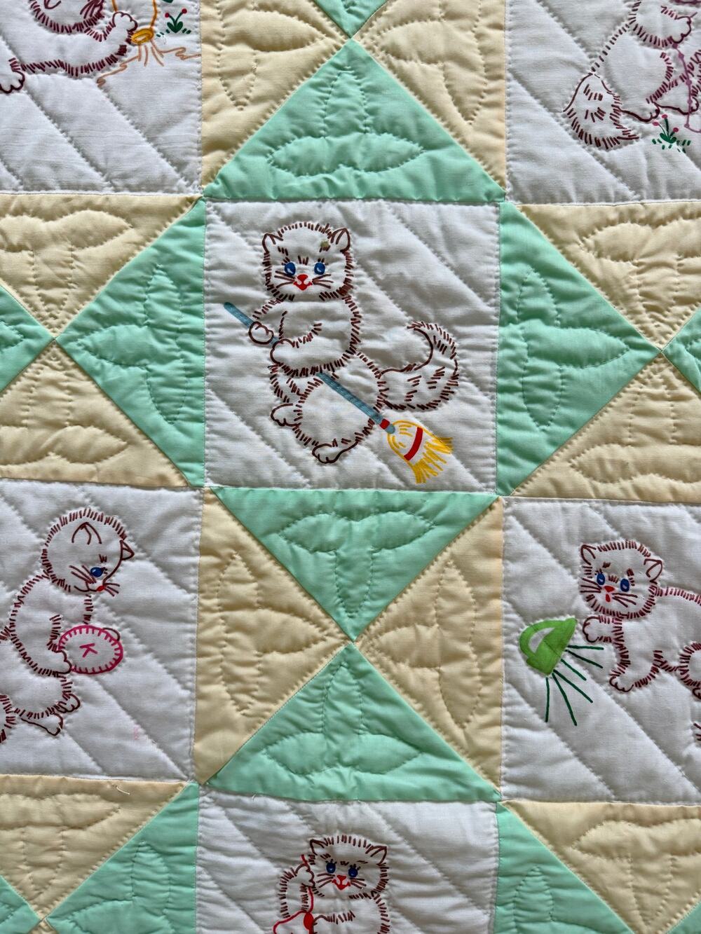 Vintage 1950s Kitten Panel Quilt - 42x51 Hand Quilted Prairie Point Blanket